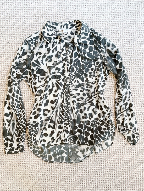 Diane Von Furstenberg Tops - Diane von Furstenberg Silk Leopard Print Blouse Size 8